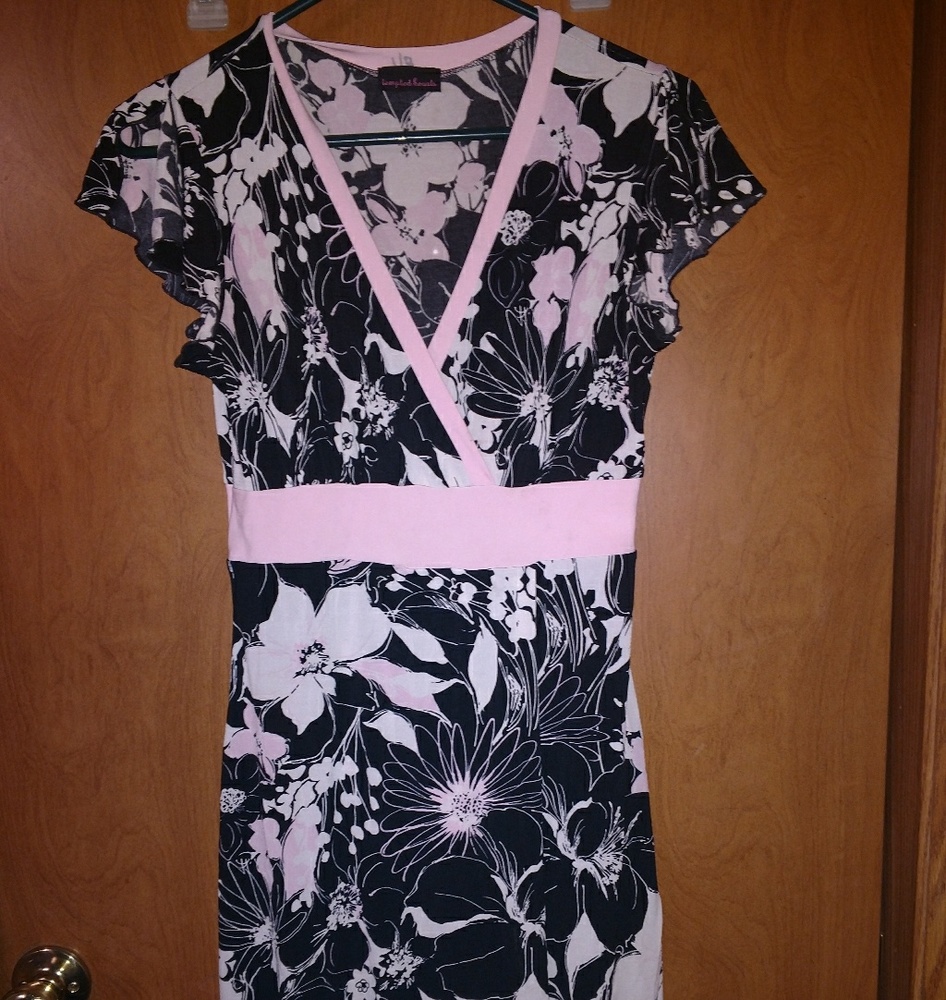 Tempted Hearts size med super cute casual dress💞